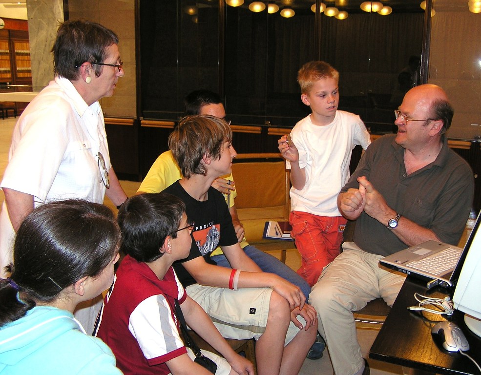 Sz�cs K�rolyt�l a filat�li�ban val� sz�m�t�g�p-haszn�latr�l tanultunk